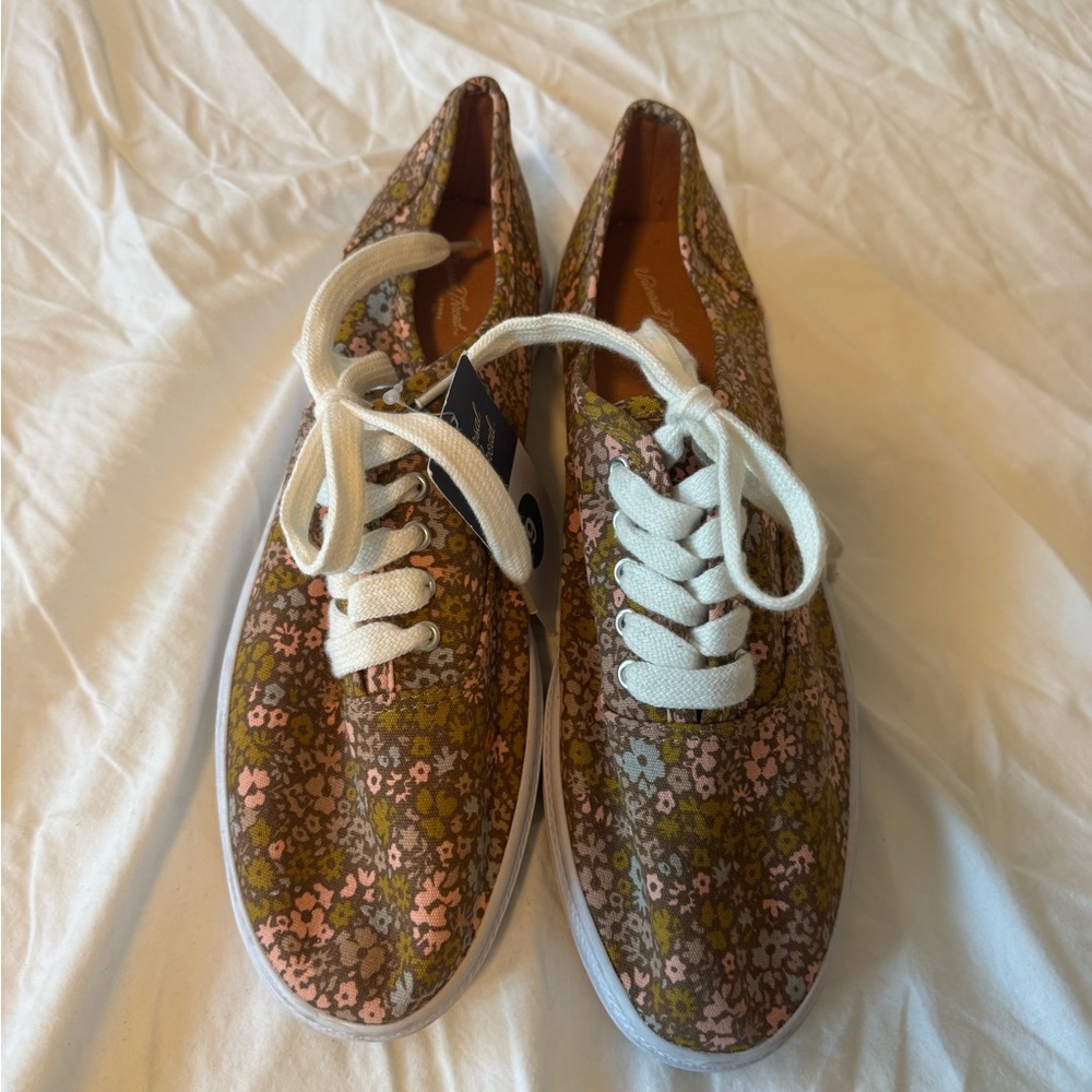 Led-Style Floral Lace-Up Sneakers - Pink & Brown
